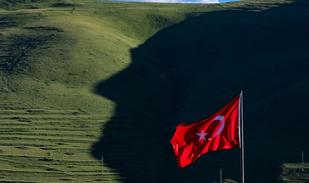 Atatürk silüeti görenleri büyüledi