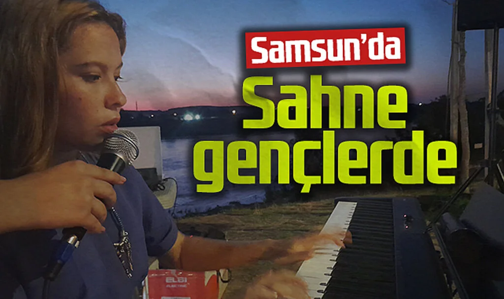 Bafra’da Gençler Şiir ve Türkü Gecesiyle Mest Etti