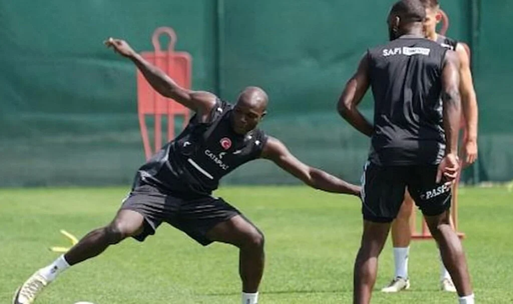 Beşiktaş'ta Aboubakar ve Colley takıma katıldı