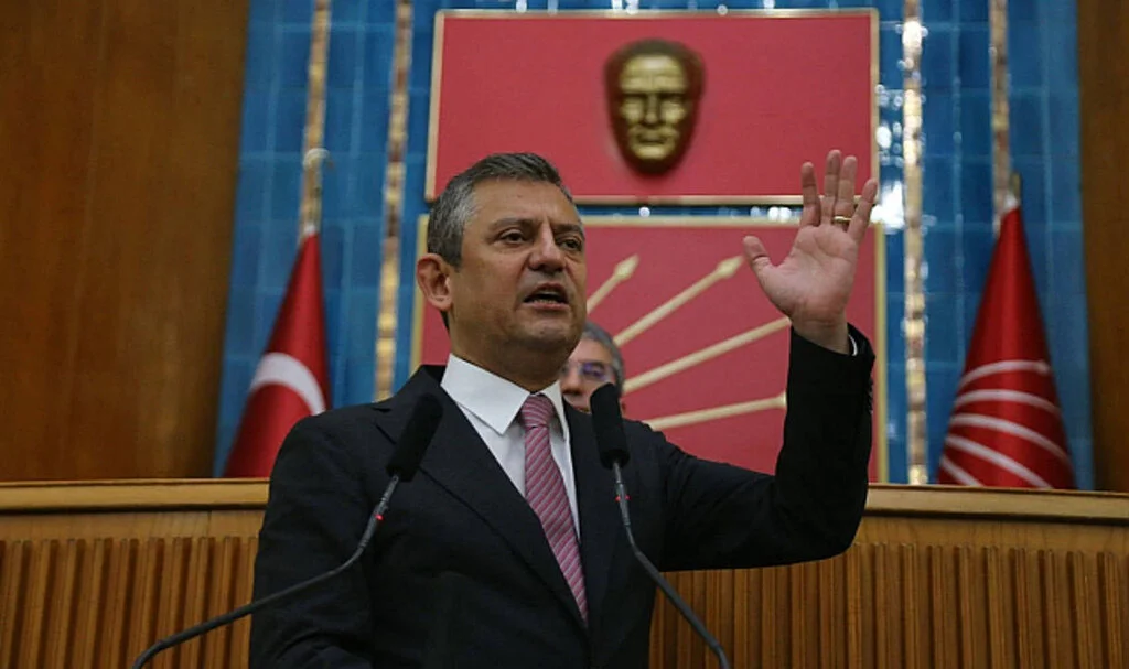 CHP Lideri Özgür Özel'den Hükümete Sert Tepki: "Bunun Adı Zam Değil, Emekliye İhanettir"