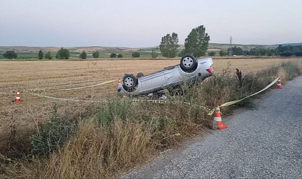 Çorum'da Devrilen Otomobilde 1 Kişi Öldü 3 Kişi Yaralandı