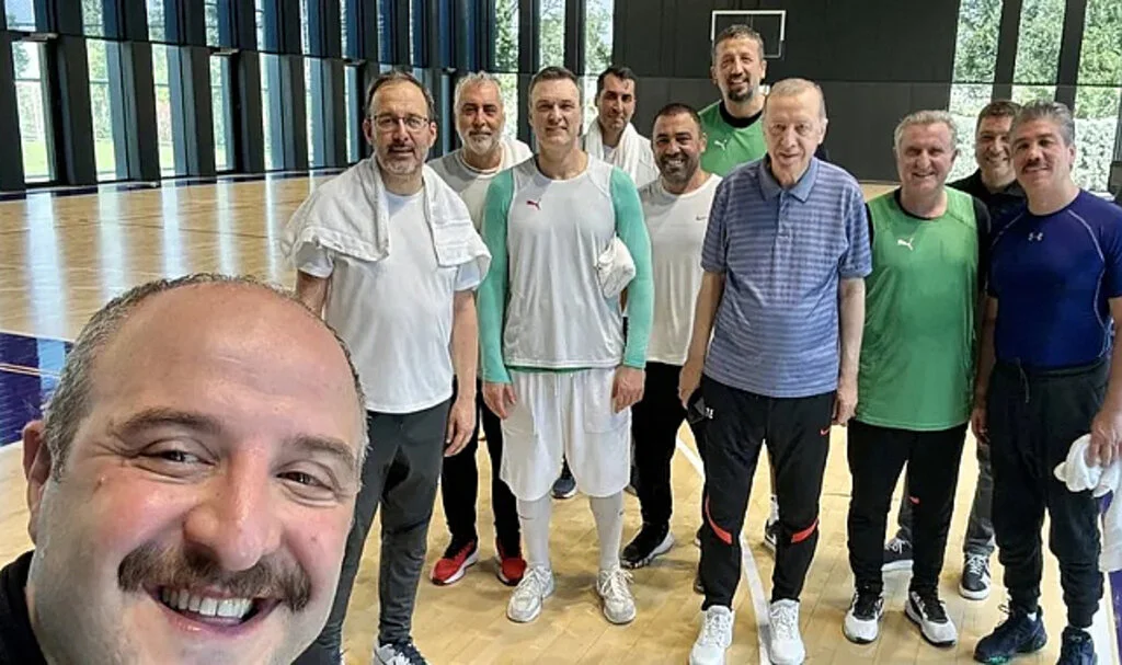 Cumhurbaşkanı Erdoğan Basketbol Sahasında