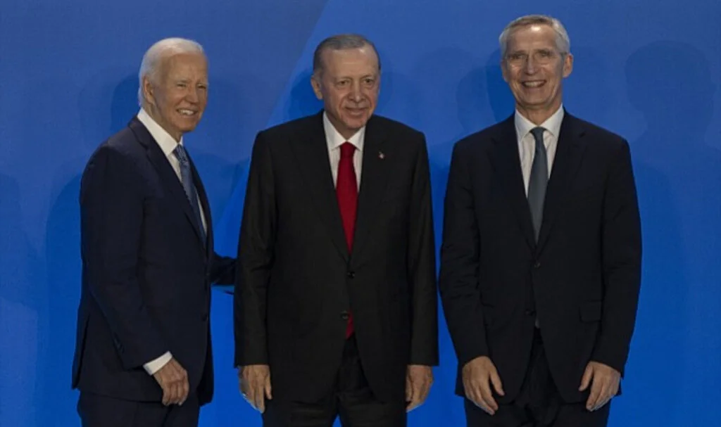 Cumhurbaşkanı Erdoğan ve Biden Ayaküstü Sohbet Etti