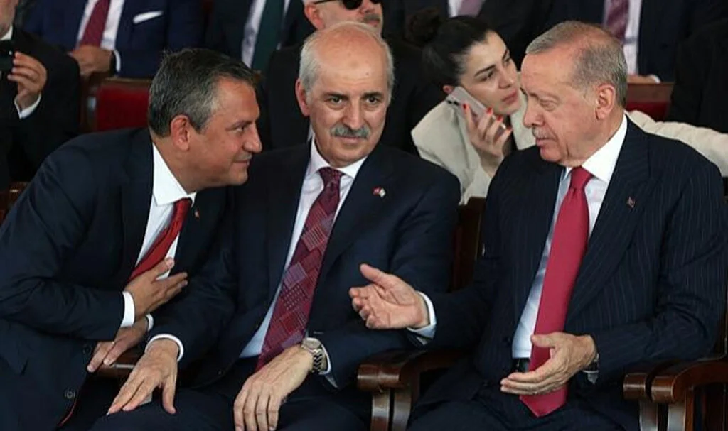 Cumhurbaşkanı Erdoğan ve Özgür Özel KKTC'de Görüştü: