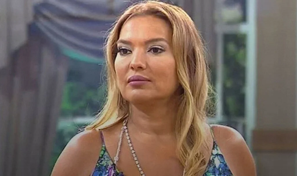 Demet Akalın'dan Tatil Bölgelerindeki Pahalılığa Tepki: "Aptal Aptal Fiyatlar"