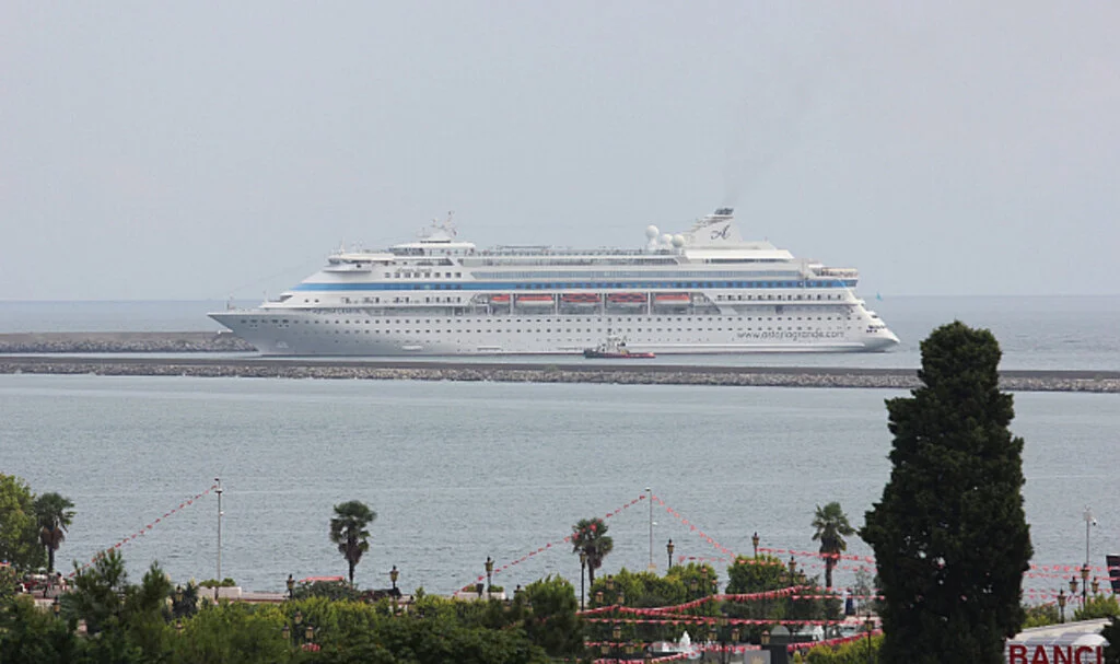Dev turist gemisi 845 yolcusuyla Samsun'da