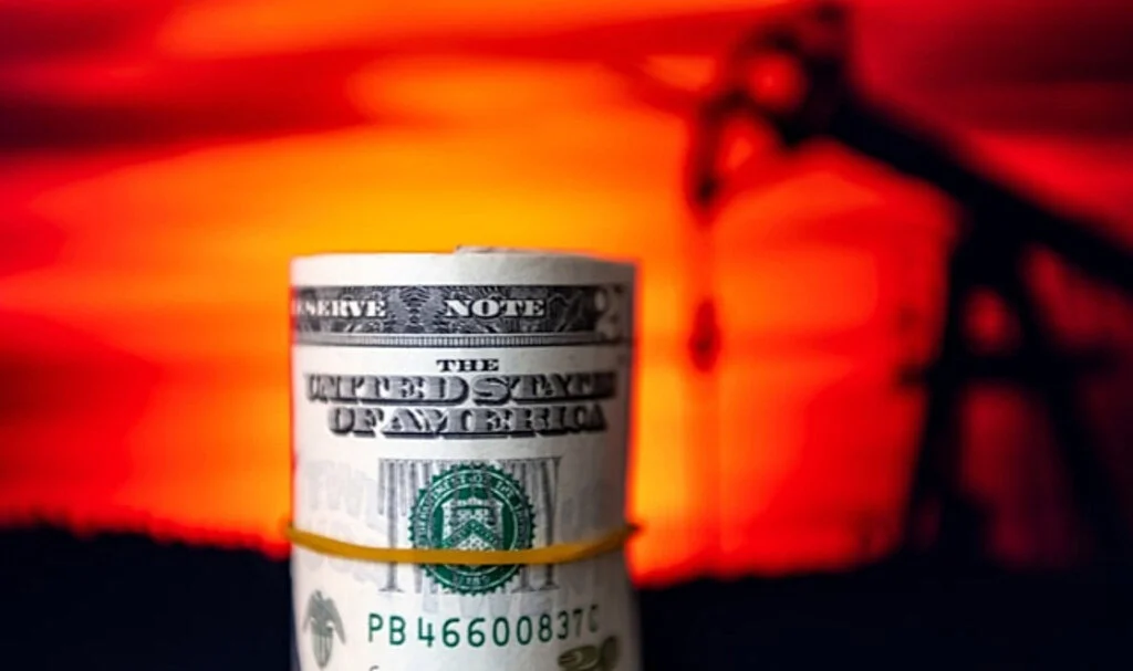 Dolar ve Petrole Trump Etkisi