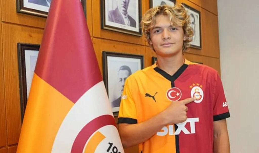 Galatasaray, Efe Akman'ın Sözleşmesini Uzattı