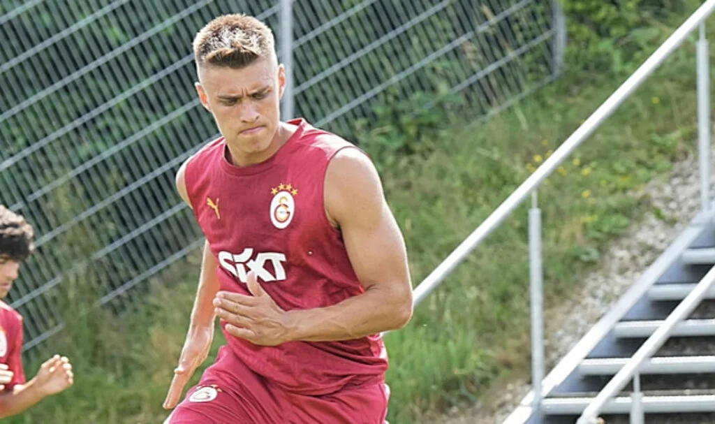 Galatasaray'ın Genç Sol Beki Kazımcan Karataş, FC Orenburg'a Kiralandı
