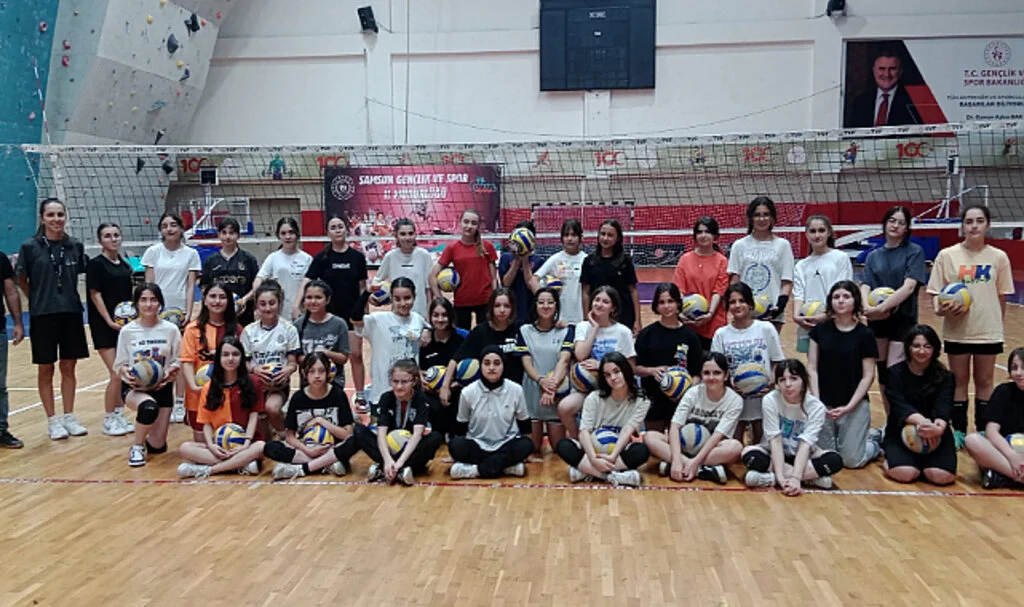 Gençler Voleybol ile Form Tutuyor