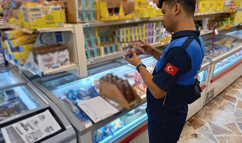 Gerze'de Zabıta Ekiplerinden Market Denetimi
