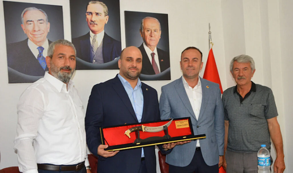 Havza Muhtarları Derneği, MHP İlçe Başkanlığını Ziyaret Etti
