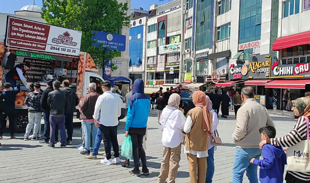 Hayır İçin Lokma Döktürme: Hayır Lokması ve Lokmacı Geleneği