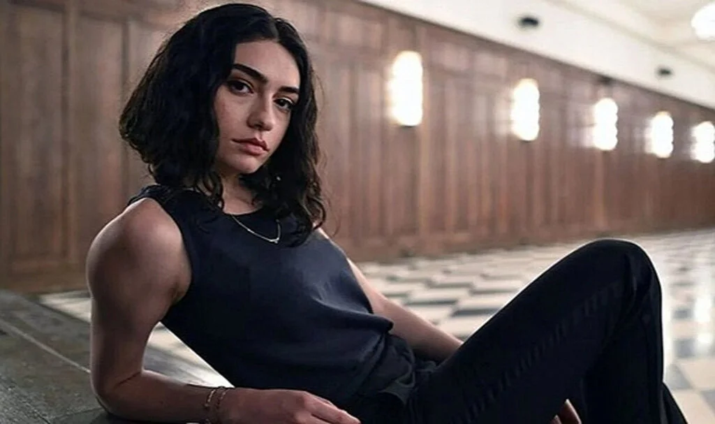 Hazar Ergüçlü'den Tatil Pozu: Enerji Depoluyor