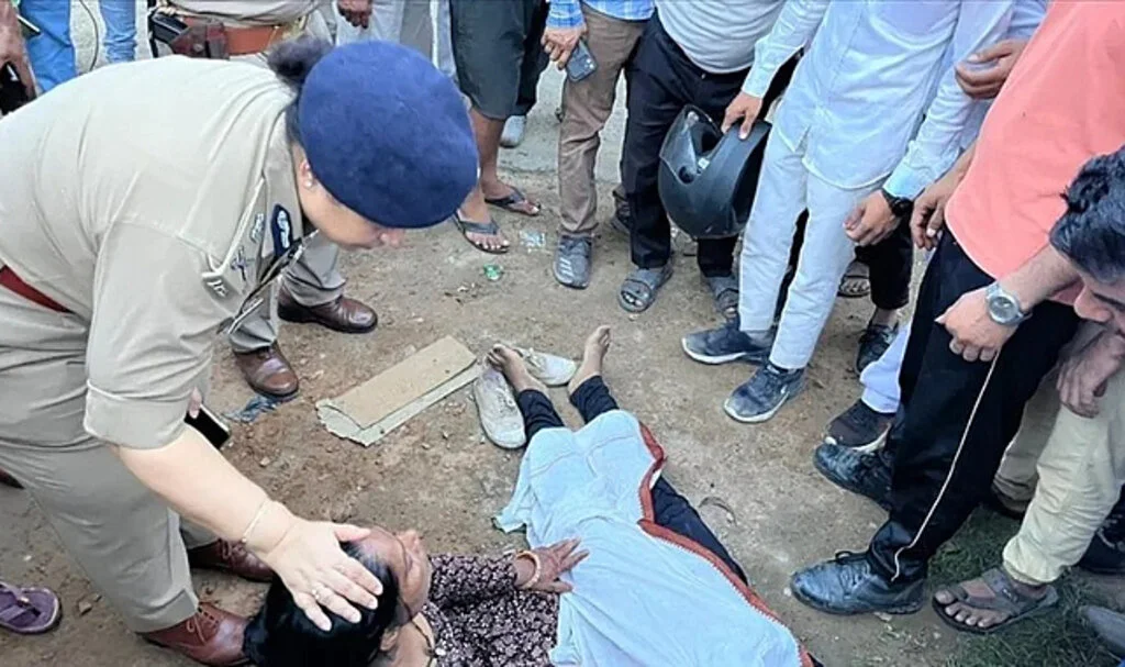 Hindistan'daki İzdihamda Ölenlerin Sayısı 121'e Yükseldi