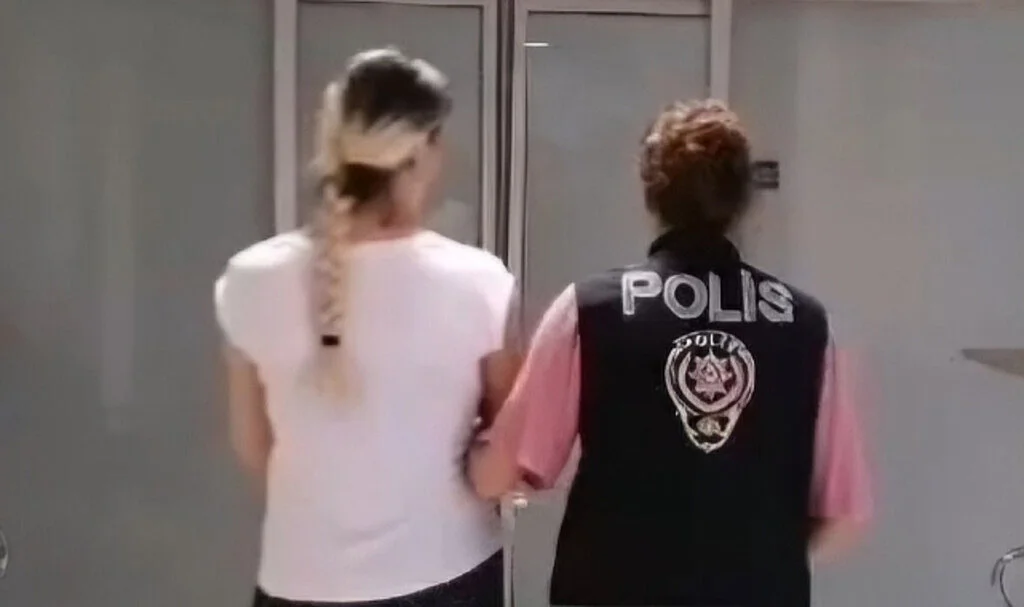 Hırsızlık suçundan 32 yıl hapis cezası bulunan kadın yakalandı