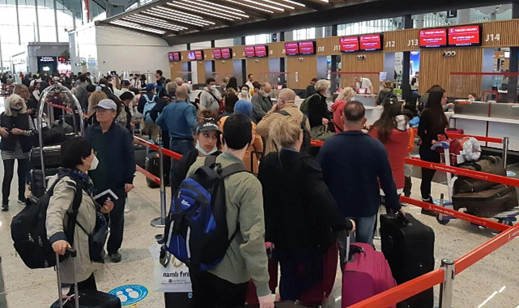 İsrail'in Lübnan'a Saldırıları Sonrası Beyrut Seferleri Askıya Alındı