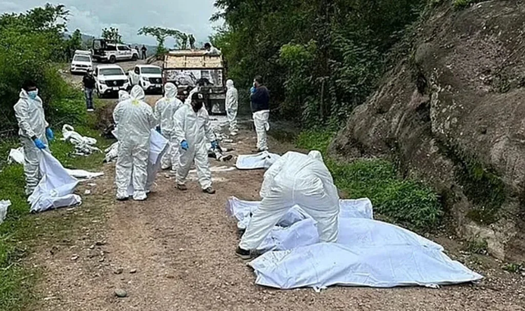 Kamyon Kasasında 19 Ceset Bulundu