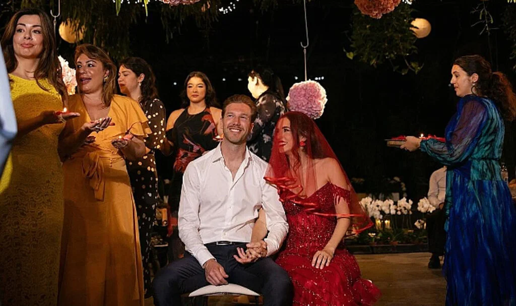 Karsu Kına Gecesi Yaptı: Hollandalı Kayınvalidem Bana...