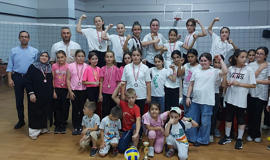 Kız Kuran Kursları Voleybol Turnuvası Heyecanı Sona Erdi