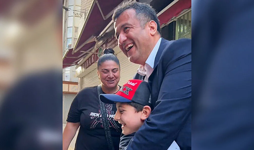 Koştu Başkan Halit Doğan'la tanıştı 