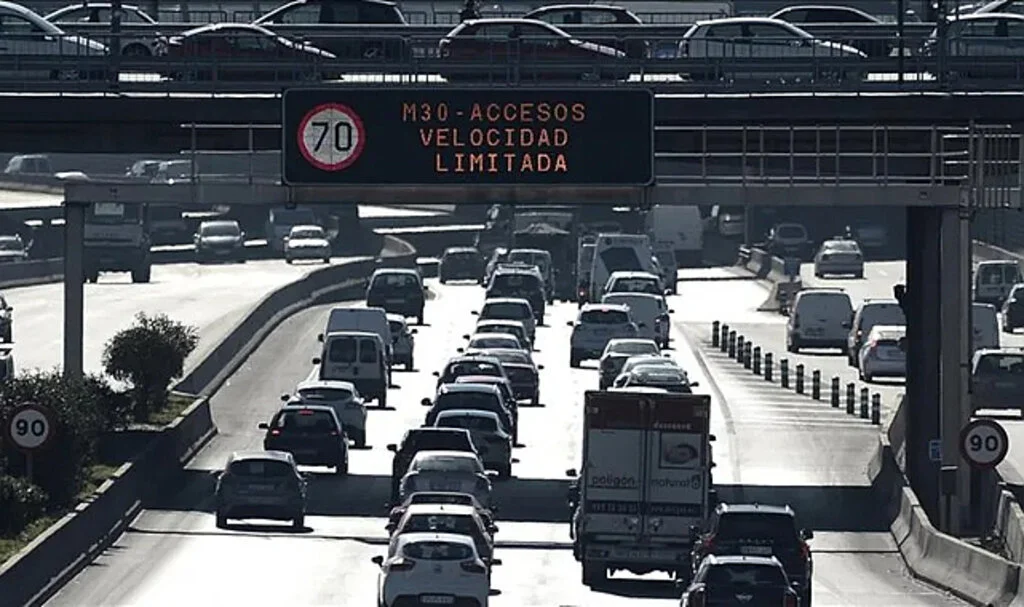 Madrid'de 2000 Model ve Öncesi Araçlara Trafik Yasağı Başladı
