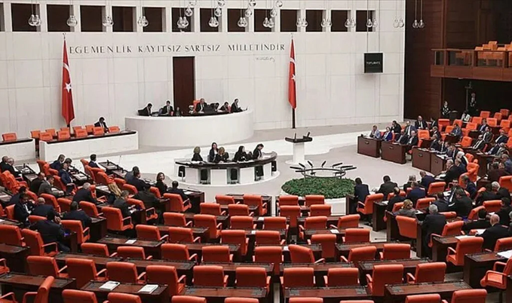 Meclis'te Dikkat Çeken 'Altın Günü' ve 'Kısır' Tepkisi