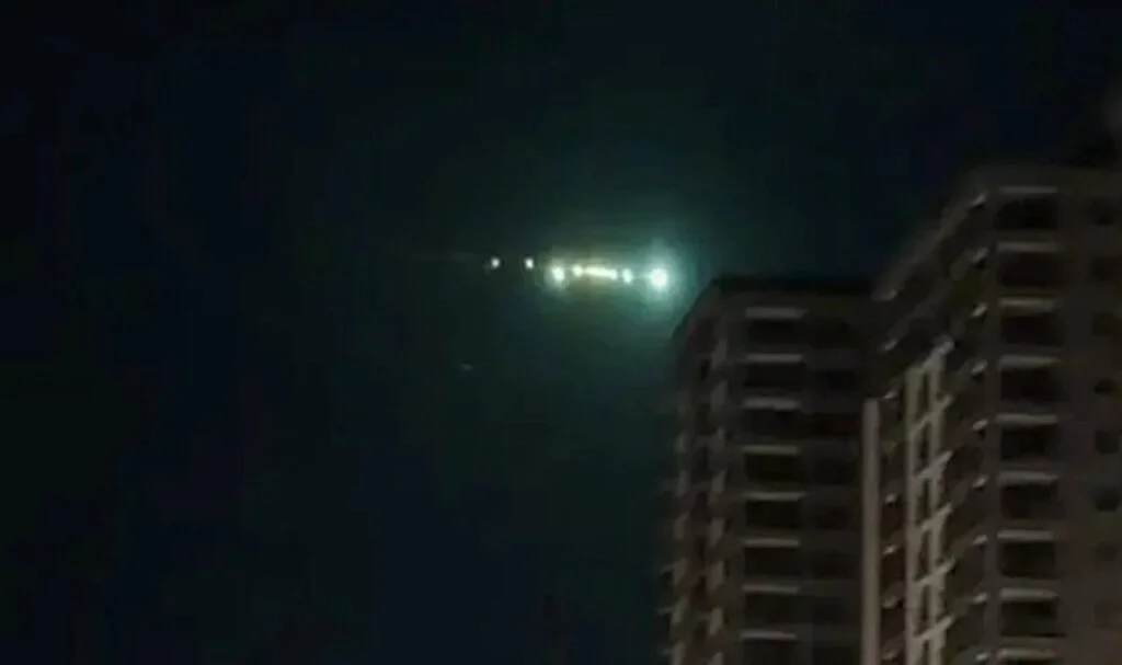 Meteor Nereye Düştü? Türkiye'nin Çeşitli Bölgelerinde Görülen Işık Hüzmesi Gündem Yarattı! 