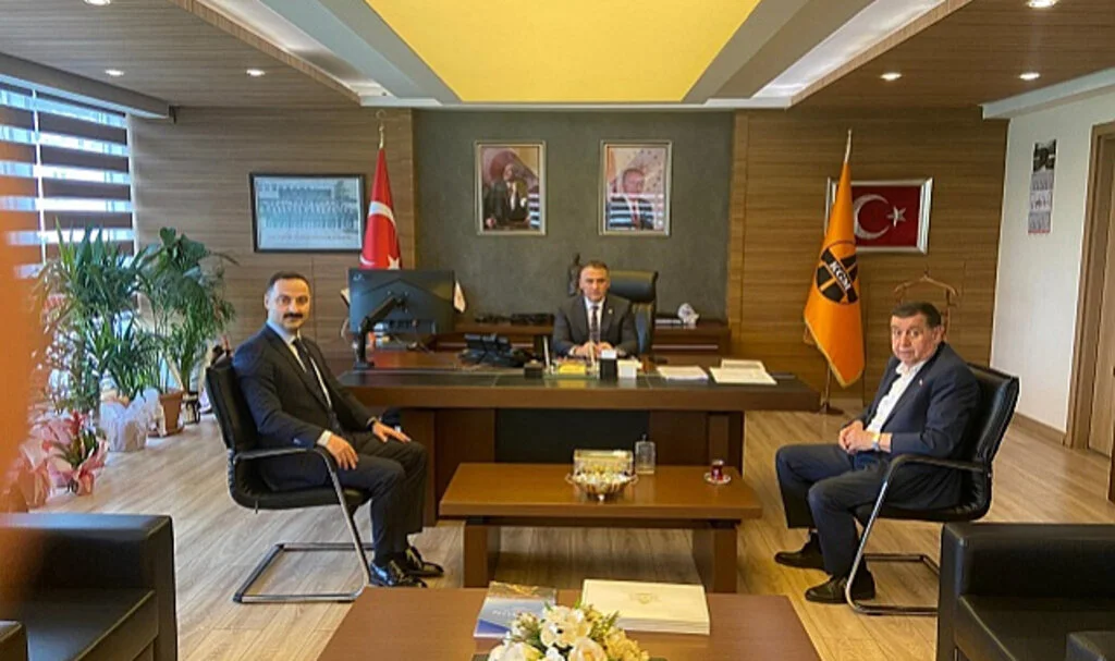 Murat İkiz Karayolları Bölge Müdürü Serdar Ateş'i Ziyaret Etti