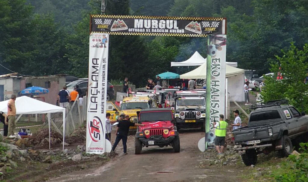 Off-Road'da Araçlar Kıyasıya Yarıştı