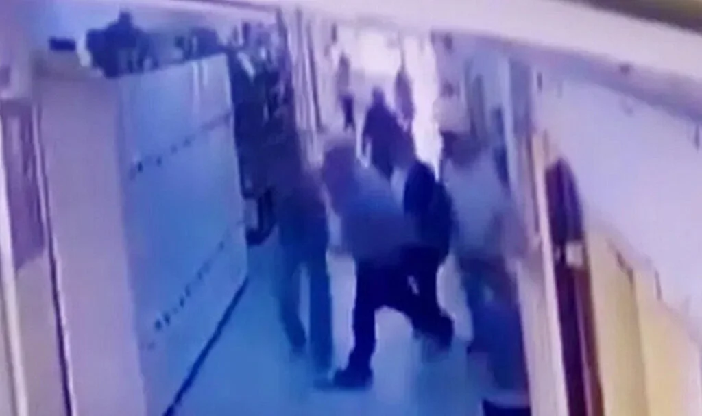 Öğretmene Yumruk Atan Veliye 1,5 Yıla Kadar Hapis İstemi