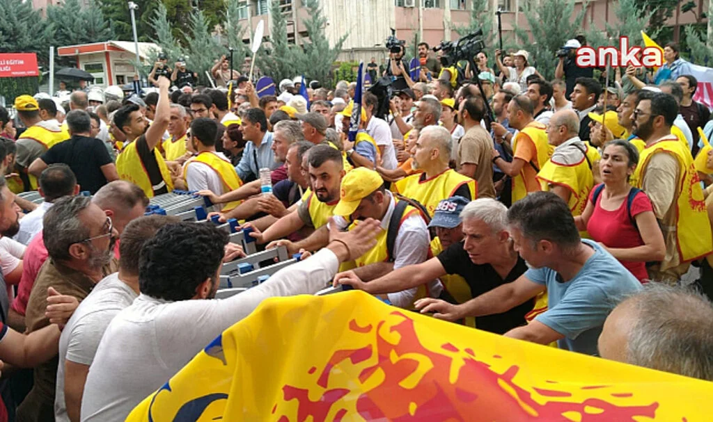 Öğretmenlere 'meslek kanunu' müdahalesi: Gözaltılar Var