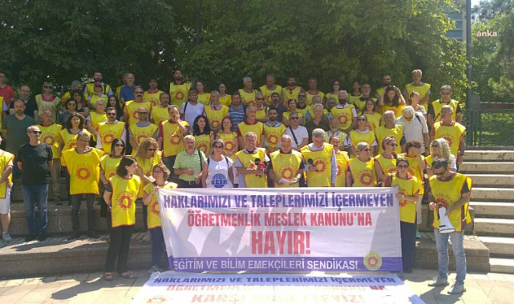 Öğretmenlik Meslek Kanunu'na Tepkiler Büyüyor