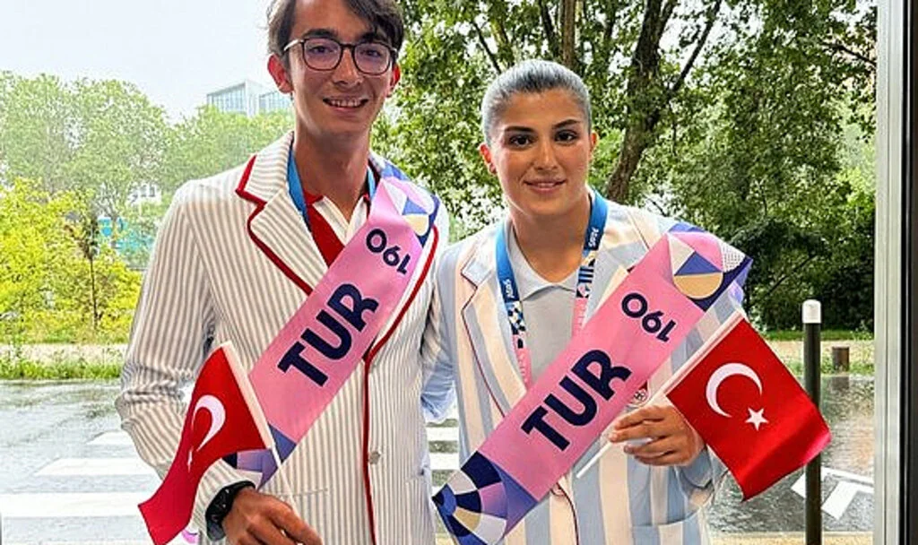 Olimpiyatlarda Vakko Tepkisi! Türk Sporcu Kıyafetleri Eleştiri Yağmuruna Tutuldu
