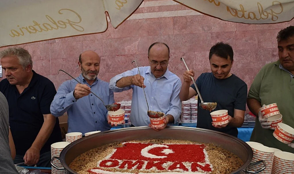 OMÜ'de Geleneksel Aşure İkramı