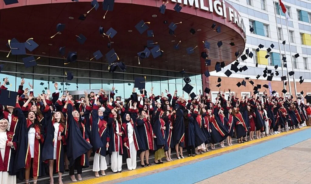 OMÜ Diş Hekimliği Fakültesi 156 Mezun Verdi