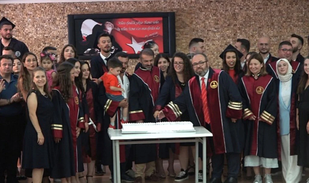 OMÜ Turizm Fakültesinde Mezuniyet Coşkusu