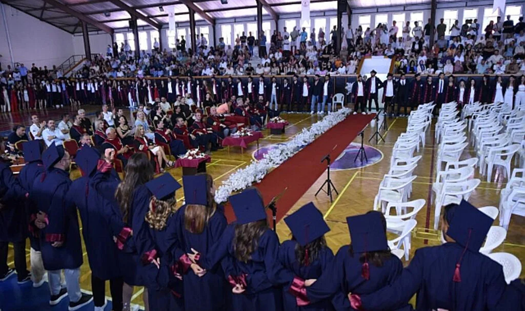 OMÜ Yaşar Doğu Spor Bilimleri Fakültesinde Mezuniyet Heyecanı
