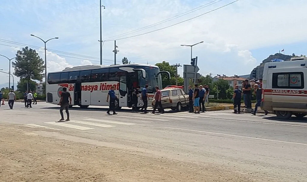 Osmancık’ta Yolcu Otobüsü ile Otomobil Çarpıştı: 1 Yaralı