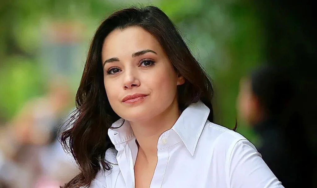 Özgü Namal'dan Muhteşem Dönüş