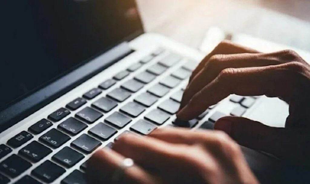 Performansı etkiliyor... Laptopları sıcak havada serin tutma önerileri