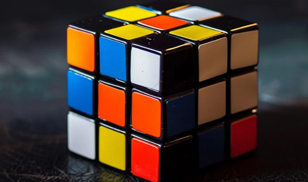 Rubik Küpü 50 Yaşında: Zekanın Sihirli Küpü Yarım Asrı Deviriyor