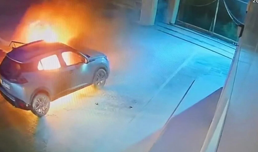 Samsun'da Akaryakıt İstasyonunda Otomobil Yangını