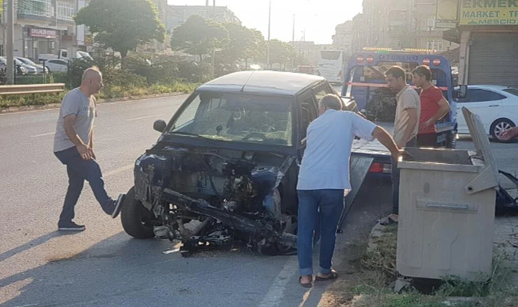 Samsun'da Bariyere Çarpan Araç Kazasında Motor Fırladı