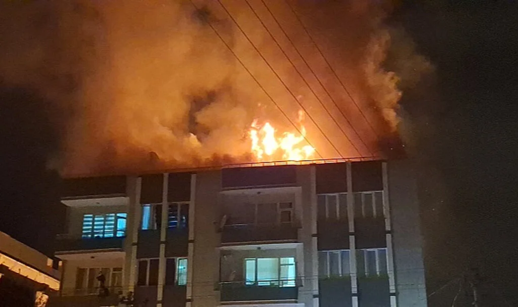 Samsun'da Çatı Katında Çıkan Yangın Korkuttu