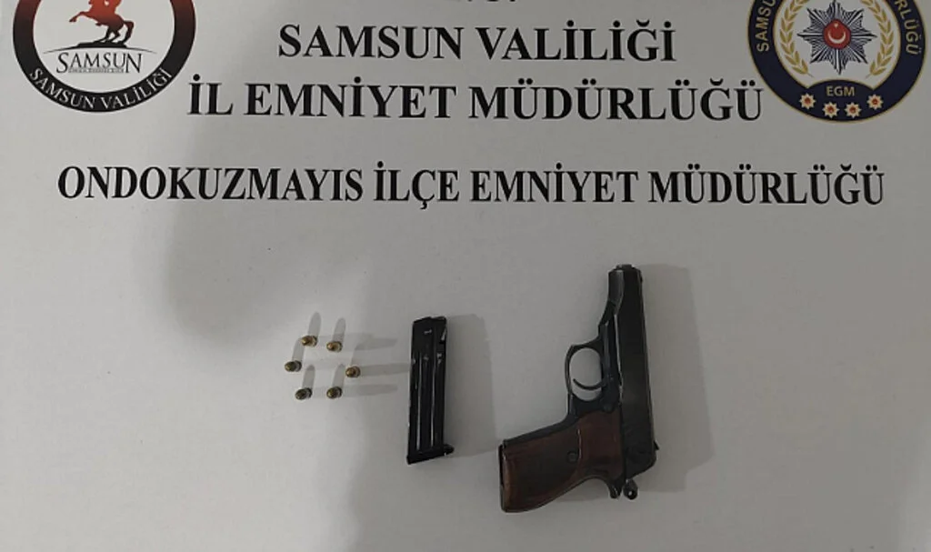 Samsun'da Dur İhtarına Uymayan Araçta Ruhsatsız Silah Bulundu