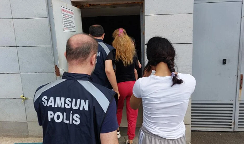 Samsun'da Evden Hırsızlık Yapan 3 Kişi Yakalandı