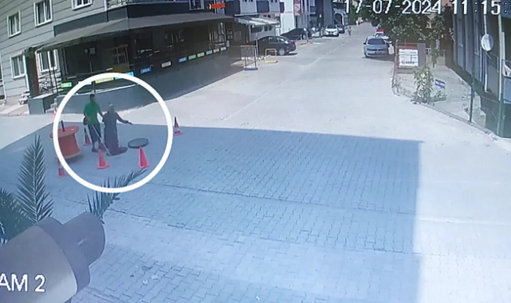 Samsun'da Görme Engelli Çift Rögara Düştü: Hastaneye Kaldırıldılar
