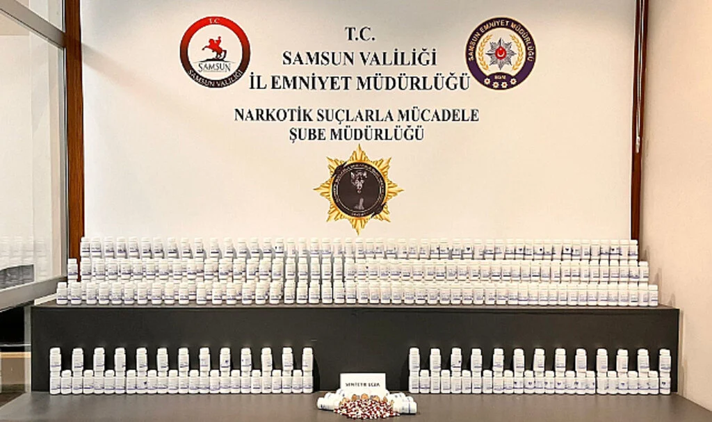 Samsun'da Kargo Yoluyla Uyuşturucu Taşıyan Şahıslar Gözaltına Alındı