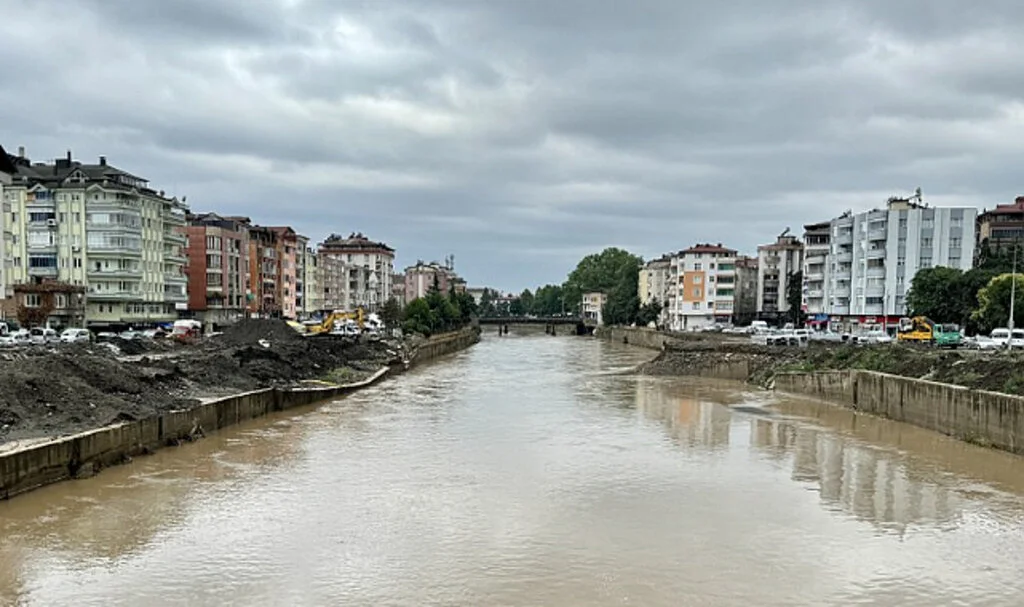 Samsun'da sağanağın etkili olduğu Terme ilçesinde çalışmalar sürüyor